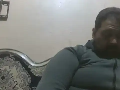 elpoop7305 online show from April 15, 2026, 3:52 pm