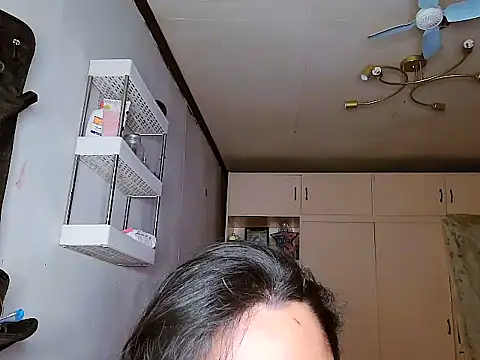 Snapshot of YourNikkieXxx chatting on December 15, 2025, 6:34 pm YourNikkieXxx online show from December 15, 2025, 6:34 pm