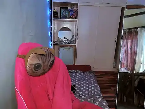 Snapshot of YourNikkieXxx chatting on December 16, 2025, 11:43 pm YourNikkieXxx online show from December 16, 2025, 11:43 pm