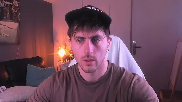 Oscar Miller  online show from September 28, 2025, 9:09 pm