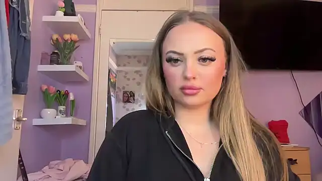 SexySashaxox online show from April 19, 2026, 9:50 pm