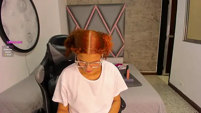 chubby sexy  online show from September 14, 2025, 12:48 pm