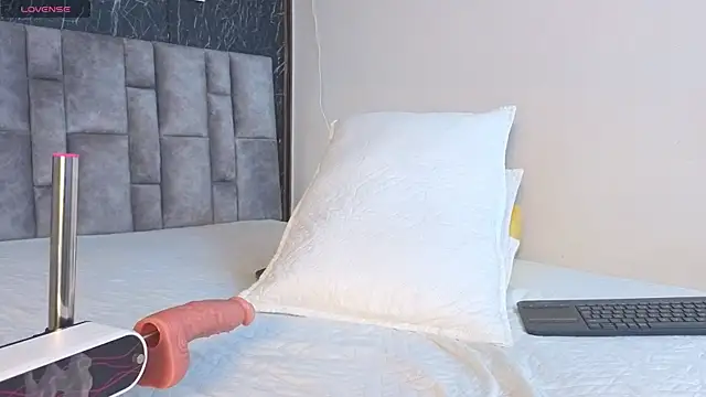 emily vermont online show from November 8, 2025, 4:01 am