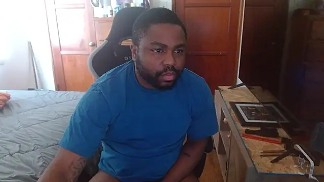 Snapshot of Breadwinnah chatting on June 5, 2026, 8:25 pm Breadwinnah online show from June 5, 2026, 8:25 pm