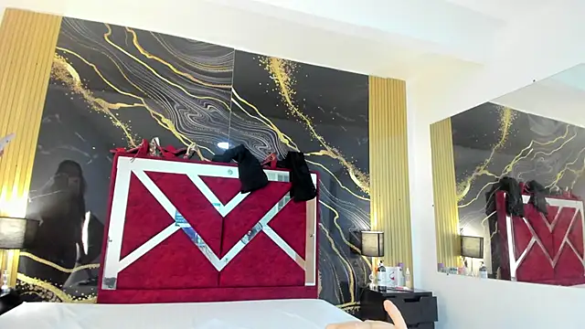 VioletRose as online show from November 8, 2025, 4:56 am