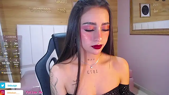 Abril Velvet a  online show from October 7, 2025, 7:44 pm