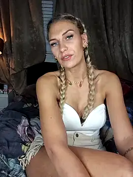 Melody1600 online show from September 29, 2025, 9:41 pm