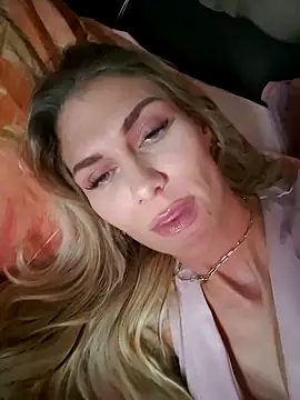 Melody1600 online show from November 24, 2025, 9:03 pm