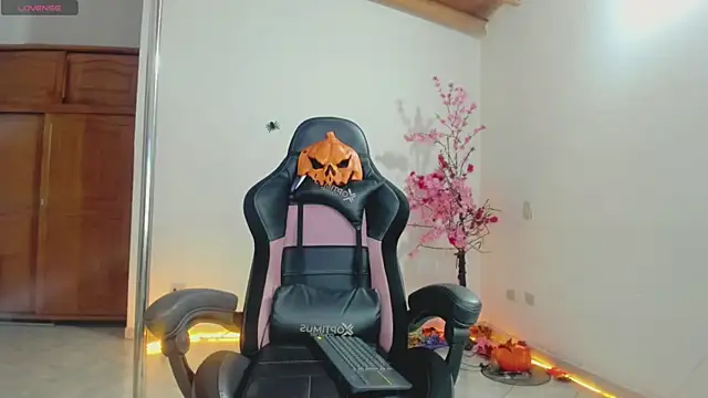 auraeroticaxxx online show from November 1, 2025, 4:25 am