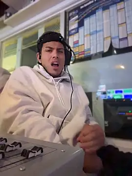 StrokingDaddy4 online show from April 23, 2026, 10:58 am