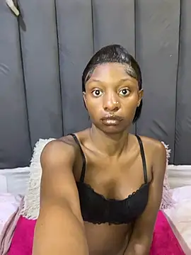 Snapshot of LonelyQueenxx25 chatting on July 3, 2026, 11:00 pm LonelyQueenxx25 online show from July 3, 2026, 11:00 pm