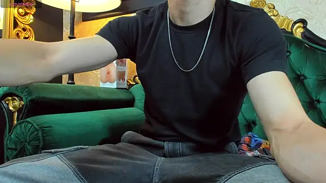 AlessandroKiing online show from March 31, 2026, 9:15 pm