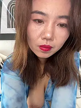 feifei 521 online show from December 17, 2025, 1:33 am