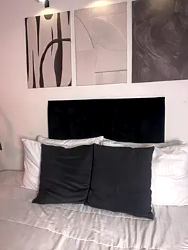 izzyvega   online show from October 22, 2025, 1:28 am