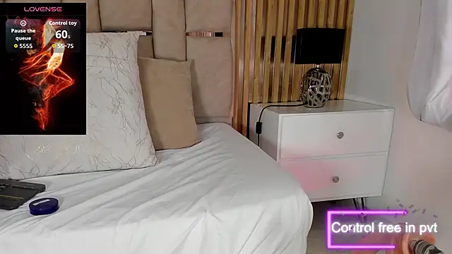 Luna Naughty1 online show from September 25, 2025, 7:17 pm