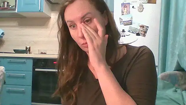 ALICAINWONDERLAND online show from April 2, 2026, 5:43 pm