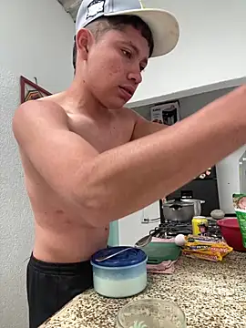 Snapshot of elfernh chatting on December 22, 2025, 1:08 pm elfernh online show from December 22, 2025, 1:08 pm