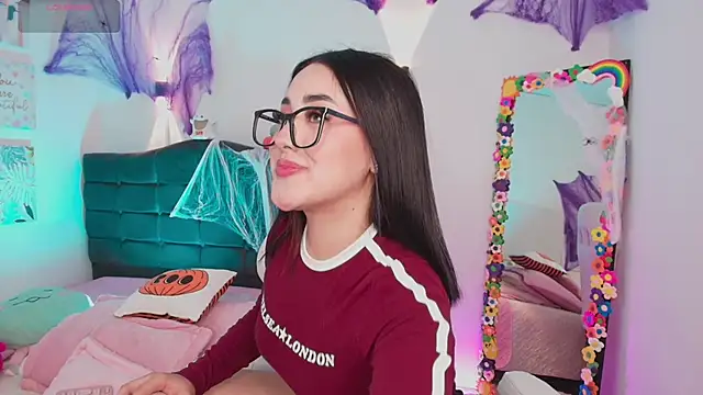 justonecute online show from October 17, 2025, 10:56 pm