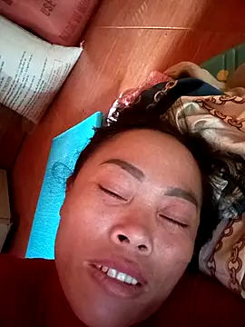 CoMay003 online show from October 30, 2025, 4:47 am