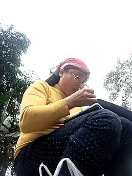 CoMay003 online show from November 12, 2025, 9:21 am