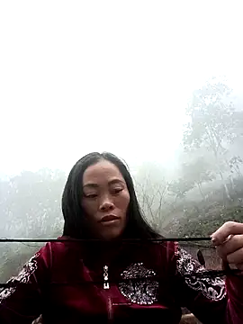 CoMay003 online show from December 5, 2025, 9:29 am