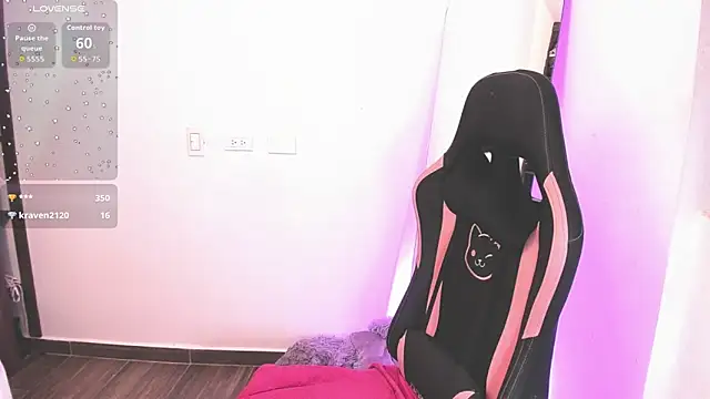 samiacooper25 online show from September 13, 2025, 11:48 pm