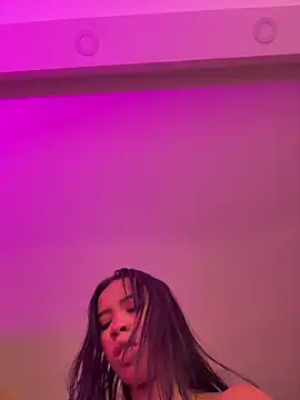 samiacooper25 online show from April 20, 2026, 8:39 am