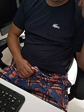 Carloskasado online show from November 5, 2025, 11:21 am