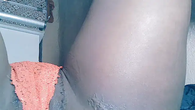 Snapshot of Chloe2001 chatting on September 17, 2025, 10:44 pm Chloe2001 online show from September 17, 2025, 10:44 pm