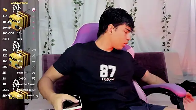 an drew18 online show from September 21, 2025, 3:24 pm