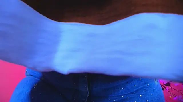 Cristal hott1 online show from December 13, 2025, 8:04 pm