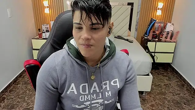 KAROLLJONES1 online show from September 29, 2025, 2:49 am