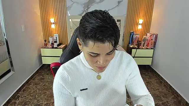 KAROLLJONES1 online show from October 4, 2025, 7:34 pm