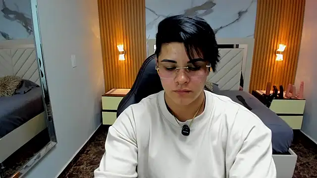 KAROLLJONES1 online show from March 26, 2026, 8:14 pm