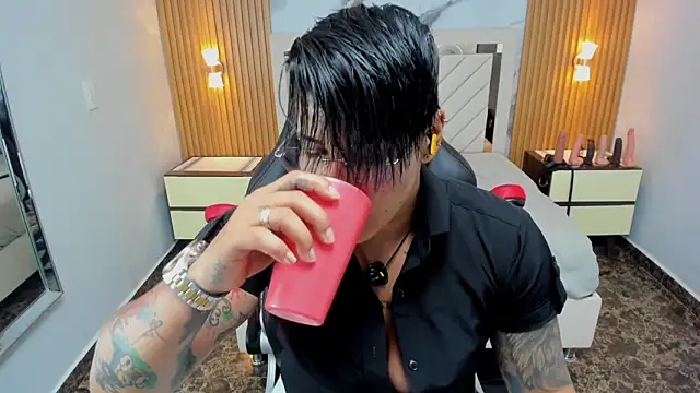 KAROLLJONES1 online show from April 16, 2026, 9:39 pm