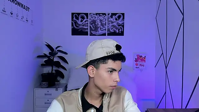 Room 69x online show from November 28, 2025, 9:06 pm