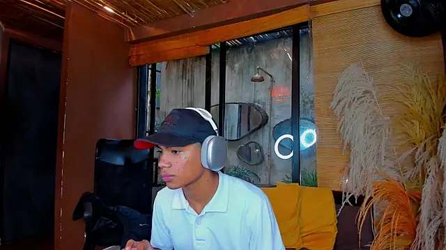 AlanCutee online show from December 20, 2025, 1:51 pm