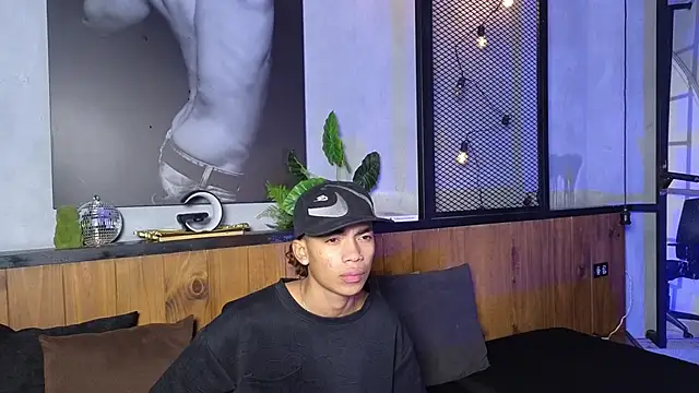 AlanCutee online show from April 21, 2026, 12:00 pm