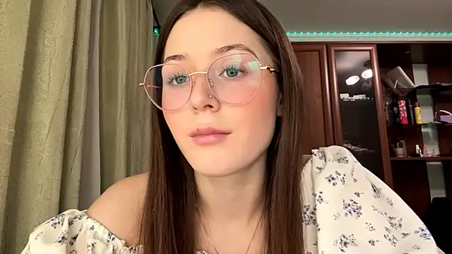 Adel strongwoman online show from December 16, 2025, 3:17 pm