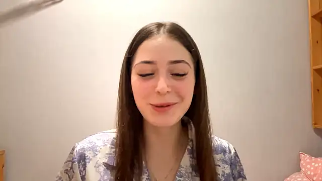 Adel strongwoman online show from April 17, 2026, 7:17 pm