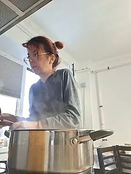 Anayssa  online show from September 29, 2025, 3:06 pm