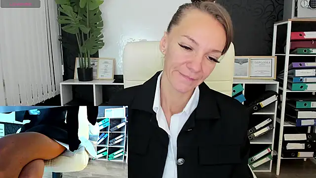 Snapshot of Jesica_mooon chatting on September 19, 2025, 1:29 am Jesica mooon online show from September 19, 2025, 1:29 am