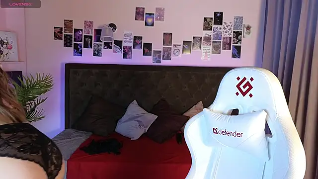 Snapshot of Jesica_mooon chatting on October 6, 2025, 1:36 am Jesica mooon online show from October 6, 2025, 1:36 am