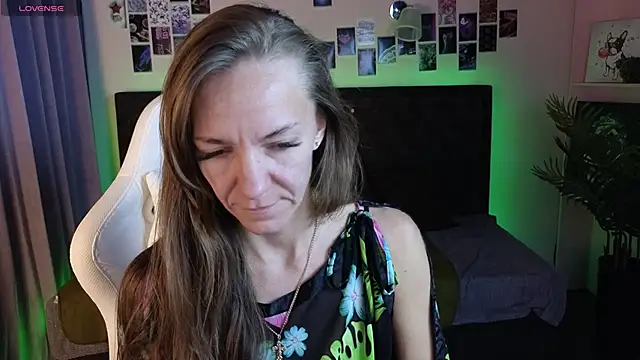 Snapshot of Jesica_mooon chatting on October 11, 2025, 1:27 am Jesica mooon online show from October 11, 2025, 1:27 am