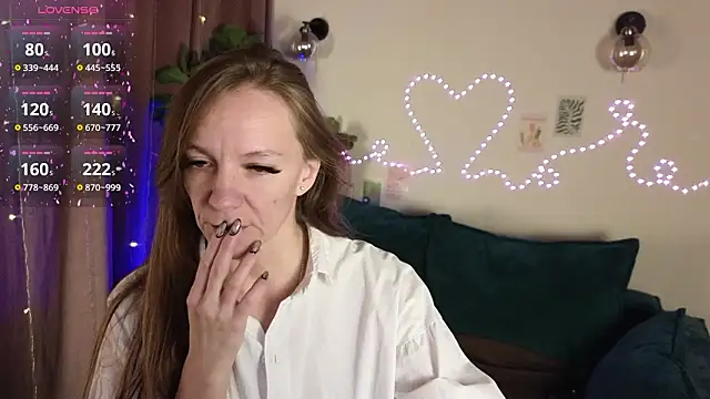 Jesica mooon online show from March 7, 2026, 1:24 am