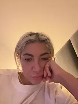 ElsaSinn online show from October 5, 2025, 2:32 am