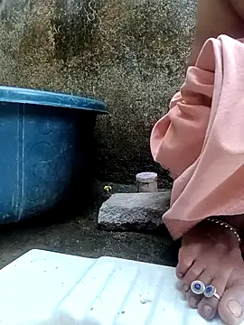 Juhi chawla online show from November 5, 2025, 6:35 am