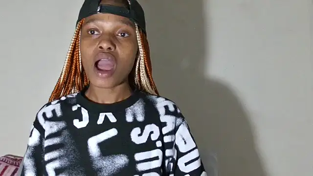 SexyBitchx01 online show from October 25, 2025, 5:30 pm