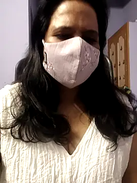 mallu-lover online show from November 19, 2025, 12:16 pm