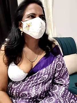 mallu-lover online show from January 18, 2026, 1:37 pm